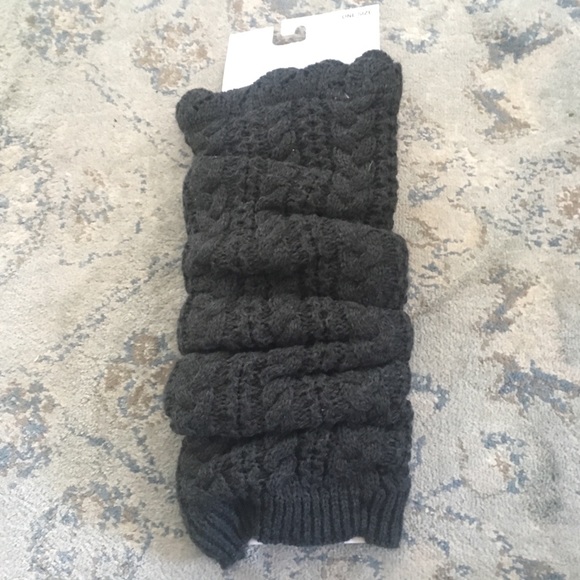 Accessories - *NWT* Gray leg warmers